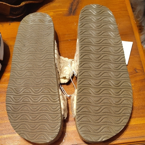 UNIONBAY Women's Tan Floral Sandals Size 9m - Picture 2 of 2